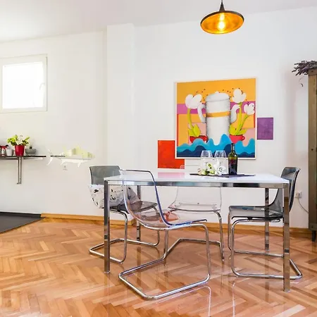 Aloise Apartment In Old Town Center 4*