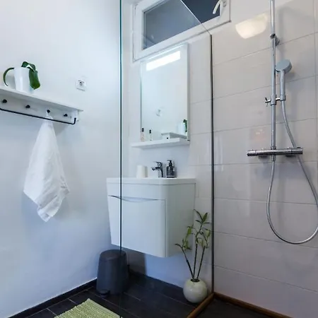 Aloise Apartment In Old Town Center 4*